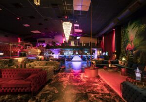 Club & Lounge